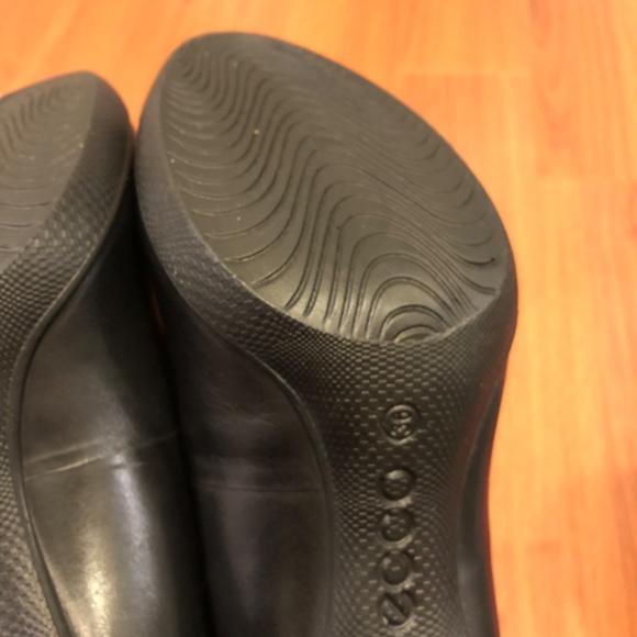 Black Ecco pumps - Picture 3 of 5